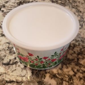 Tupperware Flowered 6-7 cup Canister
